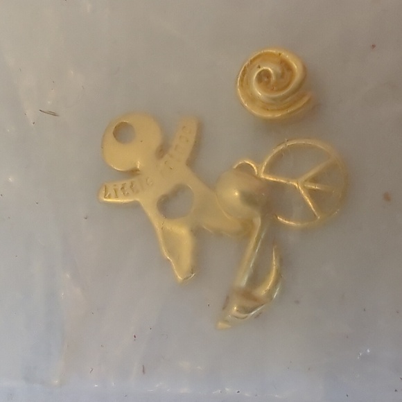 Four gold necklace charms. Peace, music note, little price, and swirl. Charms! - Picture 3 of 8